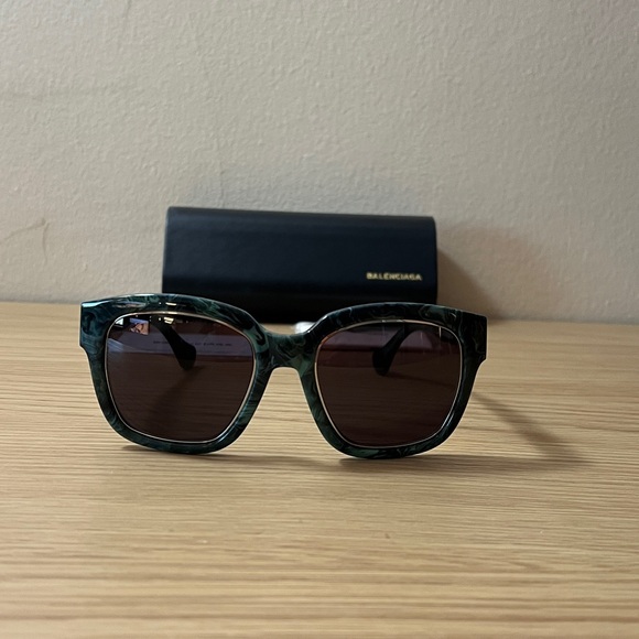 NWB Balenciaga Sunglasses Green Marble Print - Picture 2 of 14